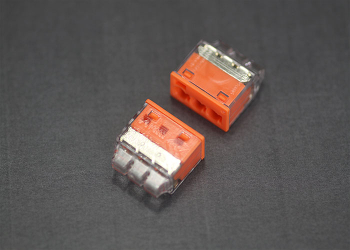 PC883系列（推線式連接器）